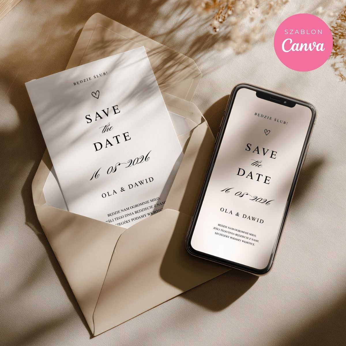 Elegancki mockup Save the Date w wersji drukowanej i mobilnej — kartka A6 w kopercie oraz wersja na telefon.